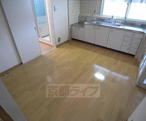 居室・リビング　ダイニングはテーブルがきちんと置ける広さです。