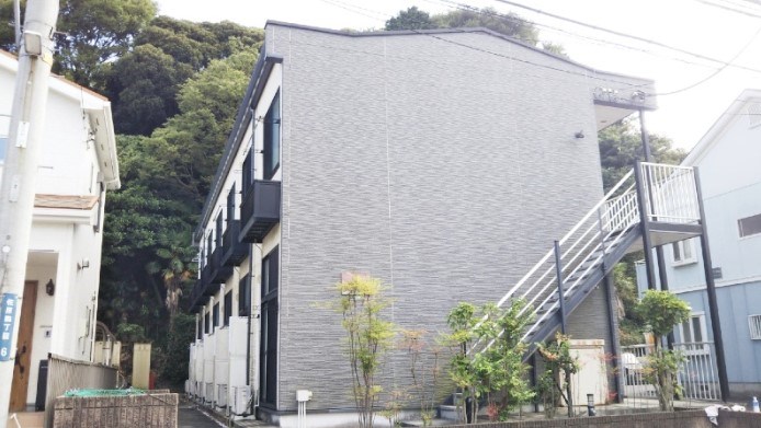 横須賀市佐原のマンションの建物外観