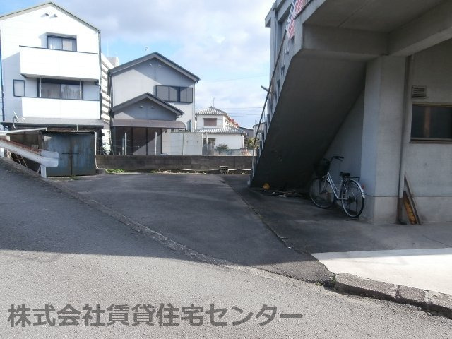 【吉川マンションの駐車場】