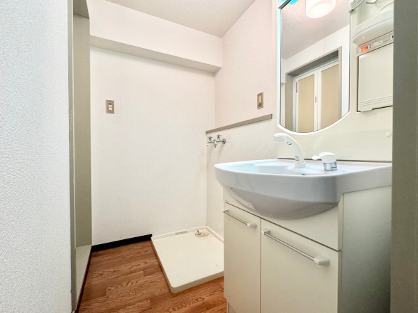 洗面設備　忙しい朝にうれしい洗髪洗面化粧台付♪