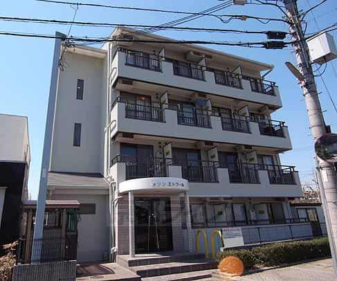 京田辺市山手東のマンションの建物外観