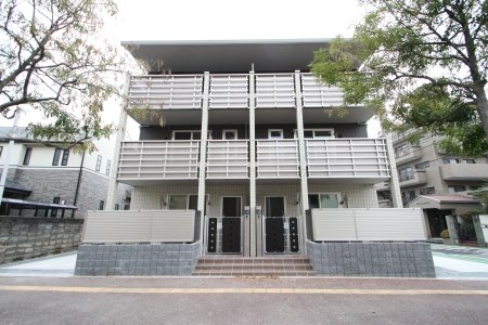 【福岡市中央区今川のアパートの建物外観】