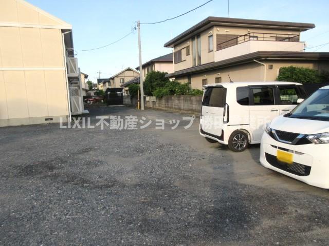 【エレガンス山崎　Ｂの駐車場】