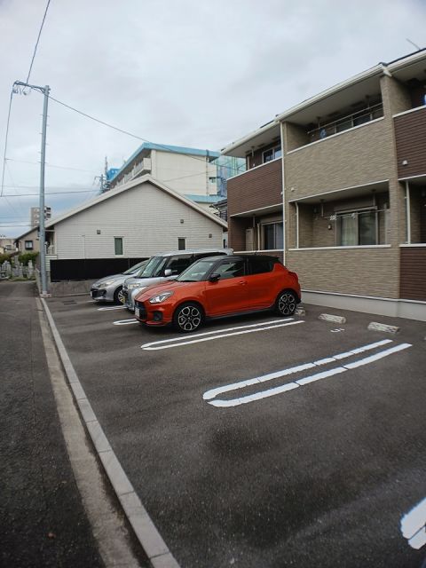 【レティスＮの駐車場】