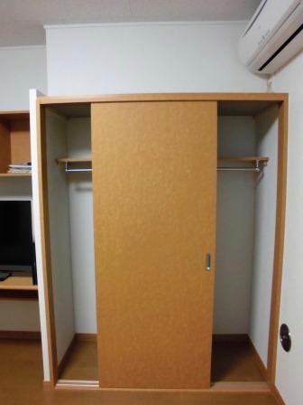 収納　衣類がたくさん掛けられます