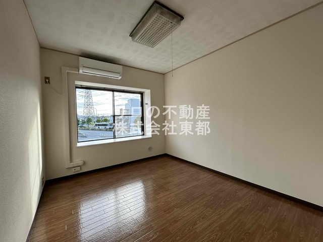 居室・リビング　南向きなので暖かな日差しが入りますね♪