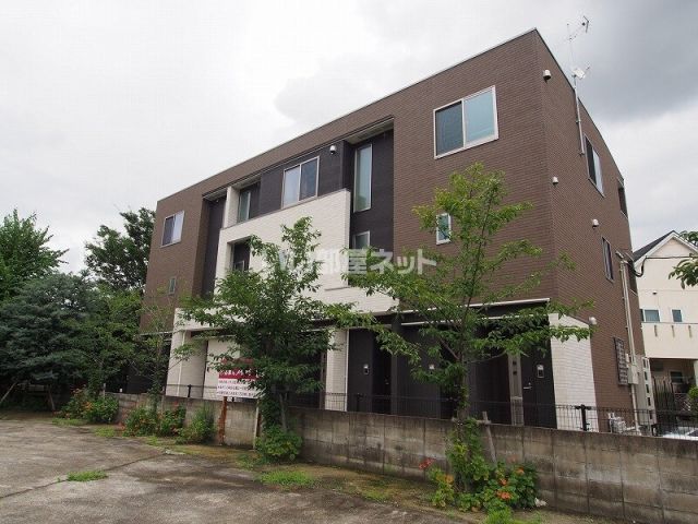 直方市神正町のアパートの建物外観