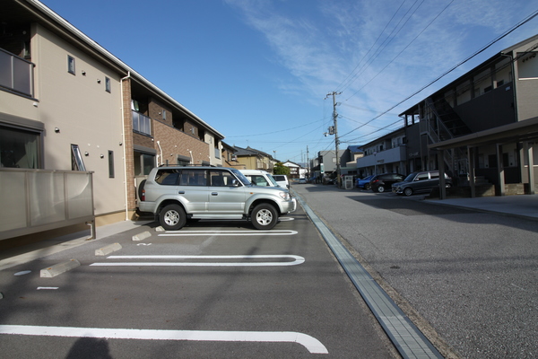 【長浜市平方町のアパートの駐車場】