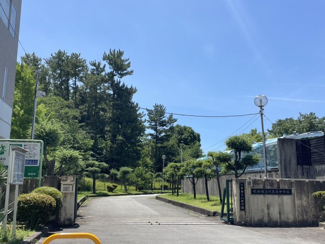 【グランファースト千里桃山台２号館の中学校】