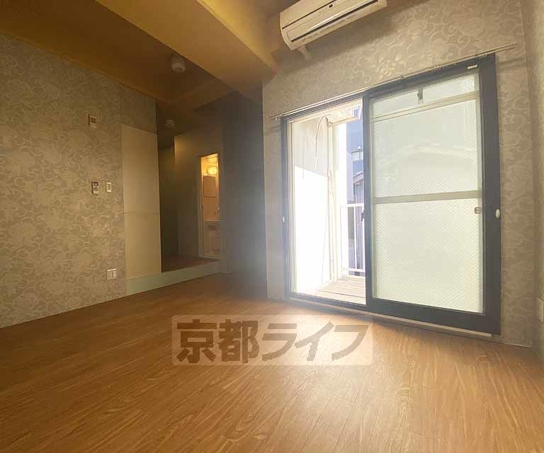 居室・リビング　落ち着いた雰囲気のお部屋です