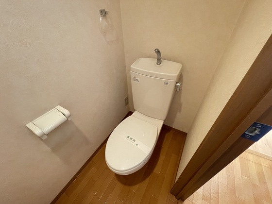 トイレ　※別号室の写真です。