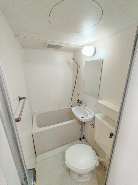 バス・シャワールーム　※クリーニング前写真