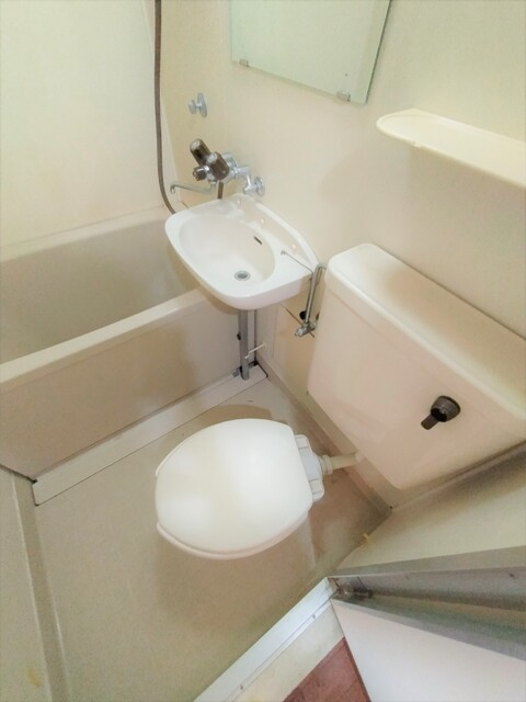 トイレ　※クリーニング前写真