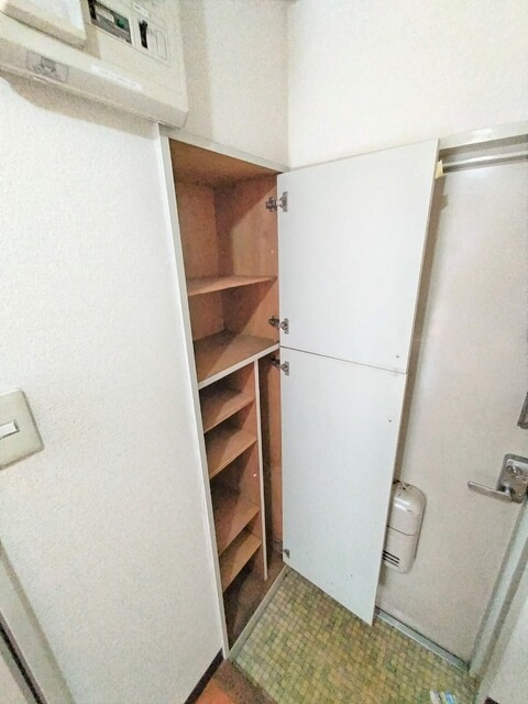 玄関　※クリーニング前写真