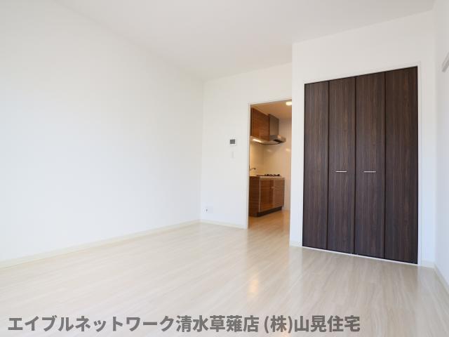 その他部屋・スペース　開放的な寝室です