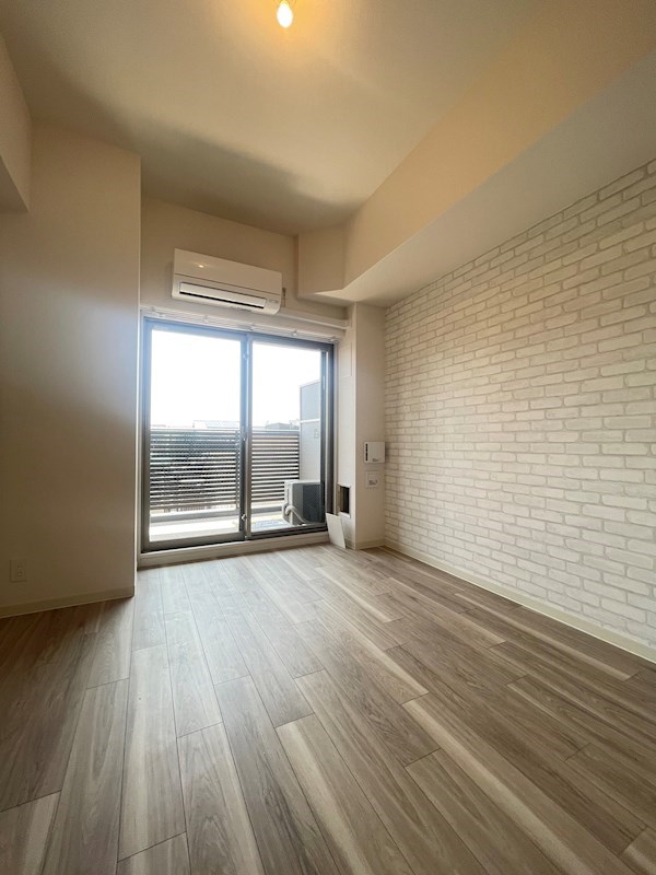 その他部屋・スペース　広くて明るい寝室