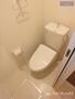 トイレ　●温水洗浄暖房便座付きの快適なトイレスペース。