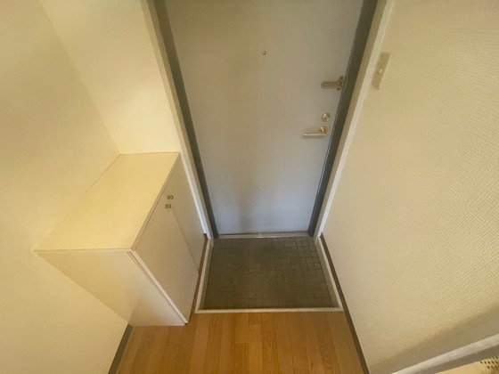 玄関　※別号室の写真です。
