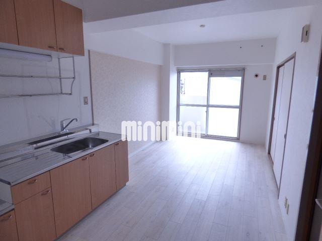 居室・リビング　南向きの日当たり良好のリビングです