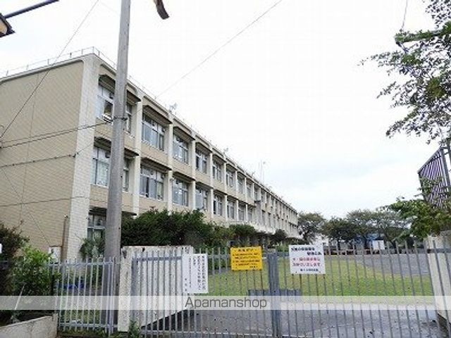 小学校　武蔵村山市立第十小学校（小学校）まで704m