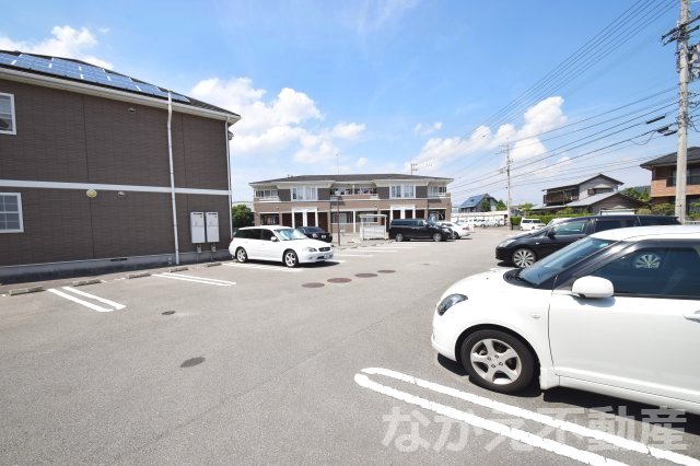 駐車場　駐車場に車を止められます