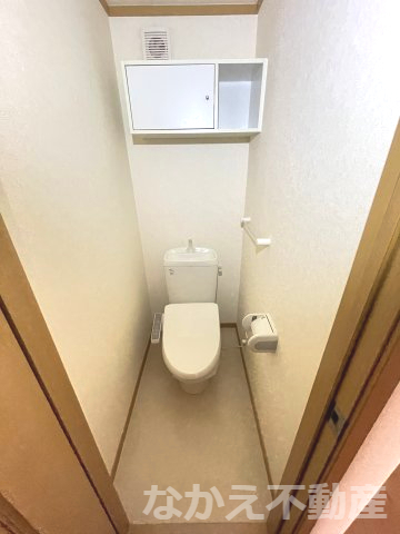 トイレ　落ち着いた色調のトイレです