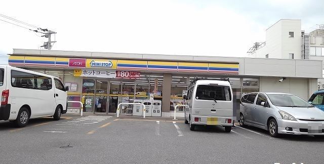 コンビニ　ミニストップ（コンビニ）まで500m