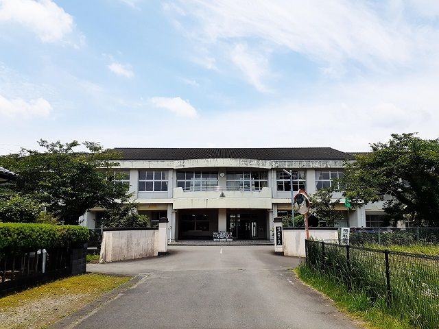 小学校　えびの市立飯野小学校（小学校）まで500m