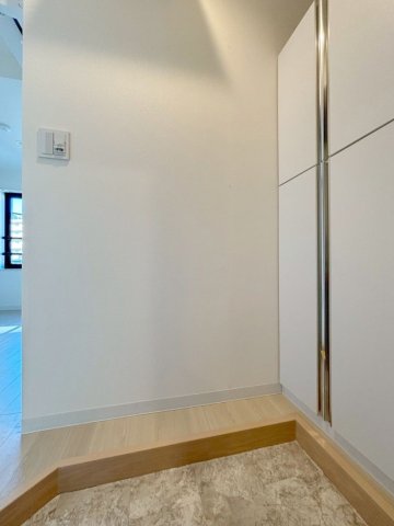 玄関　明るい玄関です