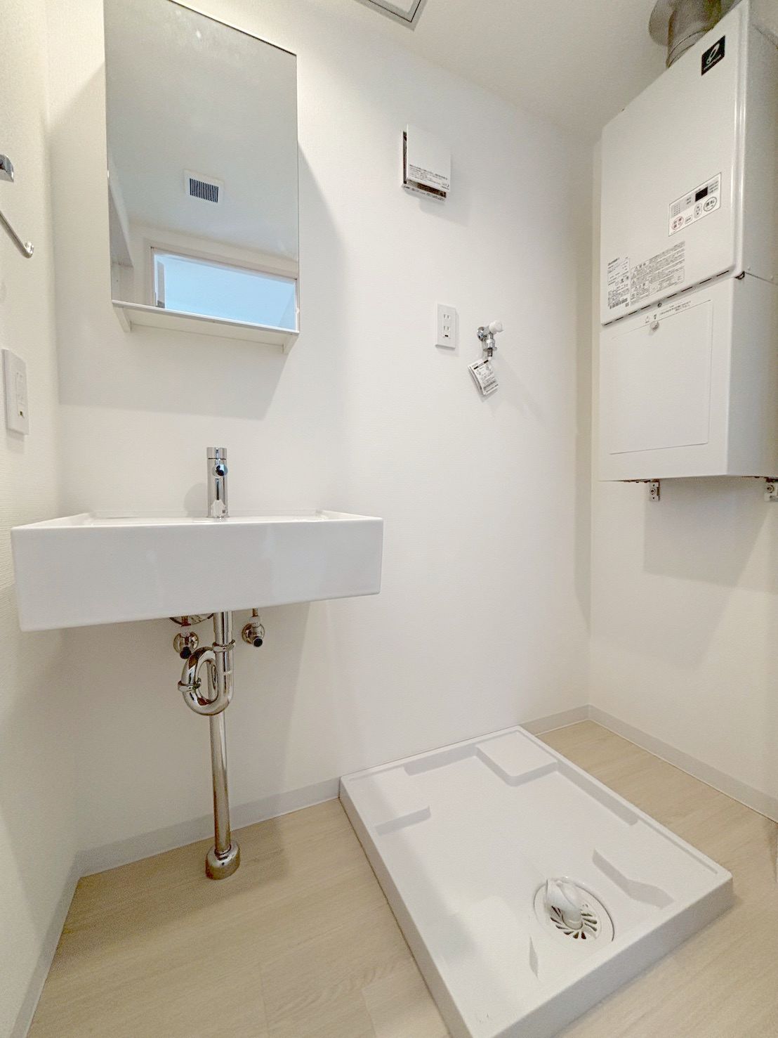 洗面設備　スペースが確保できる洗面所です