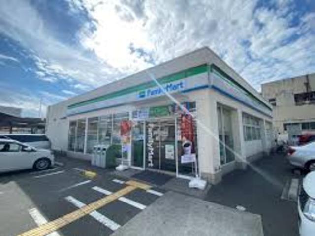 コンビニ　ファミリーマート　神屋町南（コンビニ）まで114m