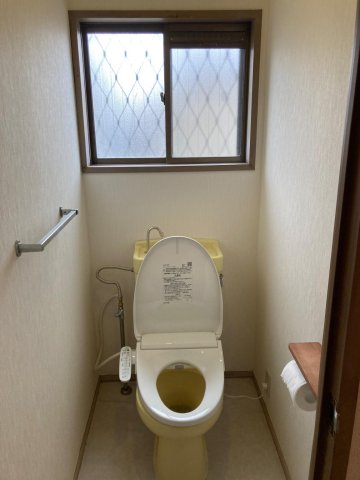 トイレ　シャワートイレ付き