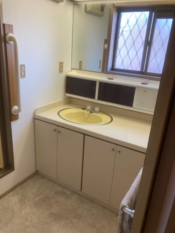 洗面設備　収納豊富