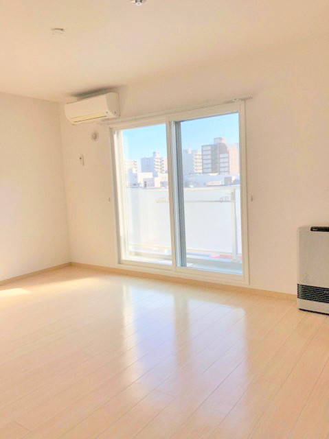 居室・リビング　キレイで明るいリビング♪