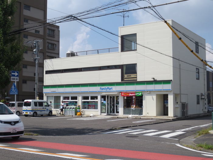 コンビニ　ファミリーマート一宮市民病院前店（コンビニ）まで510m
