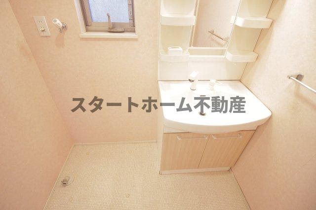 洗面設備　スペースが確保できる洗面所です