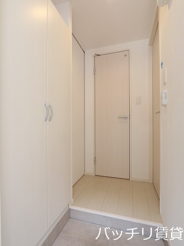 玄関　※別号室イメージの為、現状を優先致します