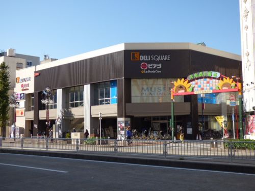 ショッピングセンター　デリスクエア（ショッピングセンター）まで580m