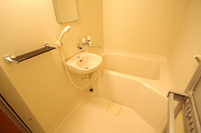 バス・シャワールーム　※別室の参考写真の為、現況優先です。