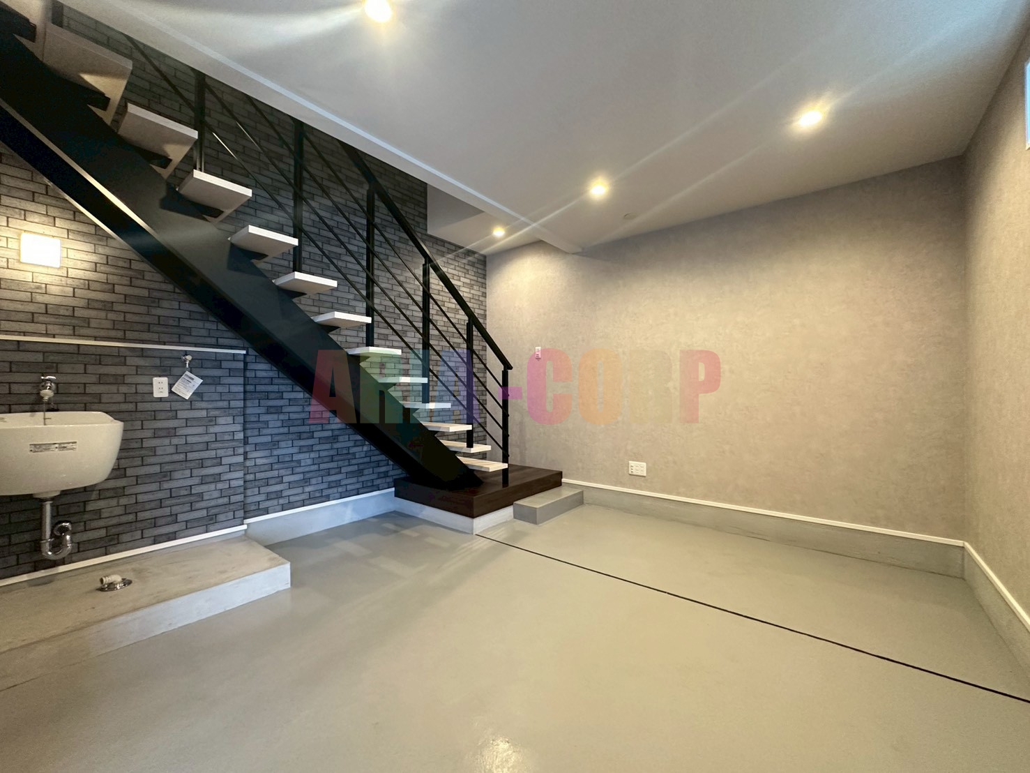 洗面設備　一階スペースにスロップシンク有◎洗濯機置き場も御座います♪