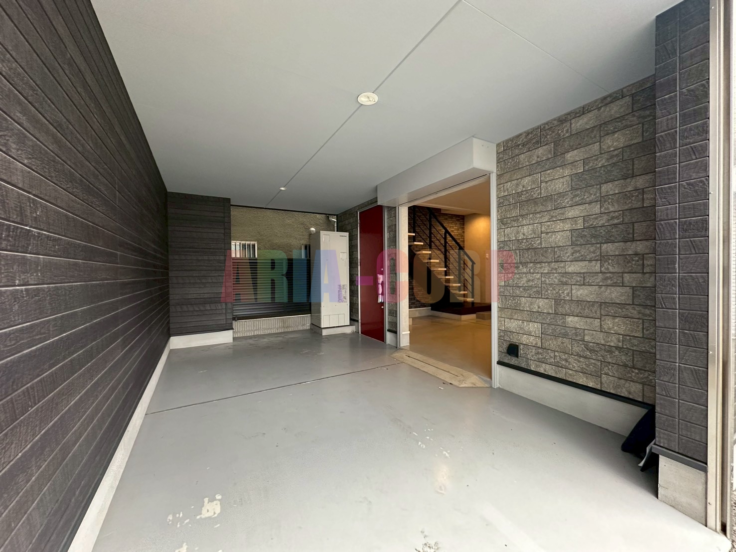 駐車場　電動シャッター付のガレージスペース◎