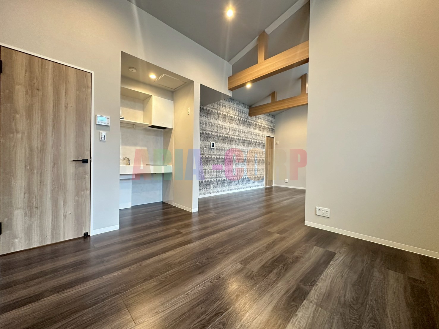 その他共有部分　天井高に設計されており開放的なお部屋です♪