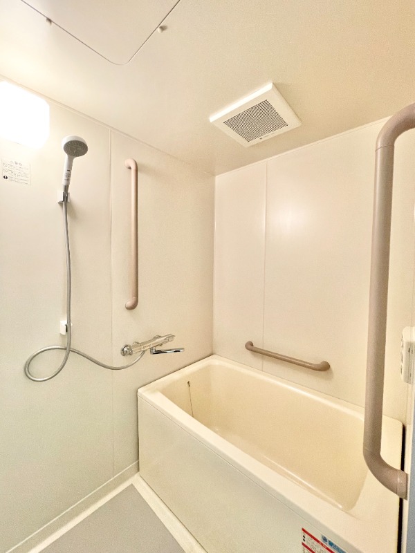 バス・シャワールーム　バストイレ別♪