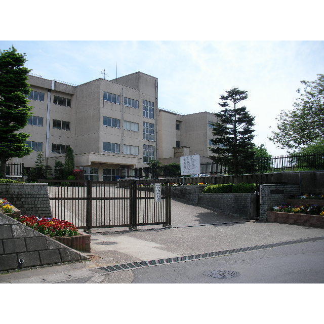 中学校　土浦市立土浦第六中学校（中学校）まで2407m