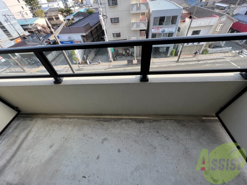 バルコニー　バルコニーです。たまには景色を楽しんではいかがでしょうか。