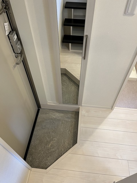 玄関　同施工会社施工類似写真