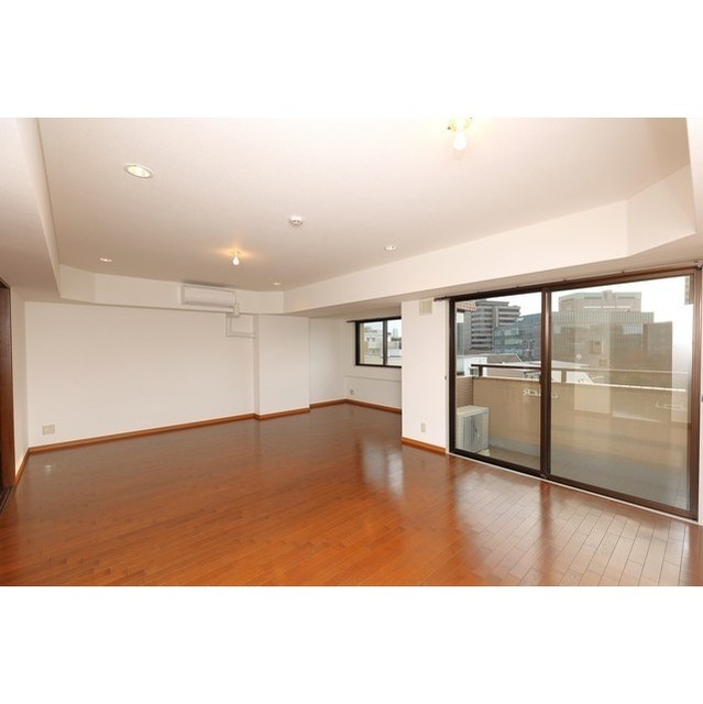 居室・リビング　内観1