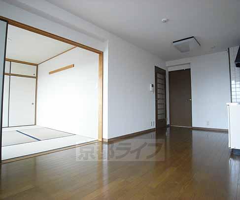 居室・リビング　明るく広いリビング。