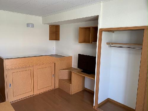 収納　クローゼット、収納棚、ベッド下収納あり。