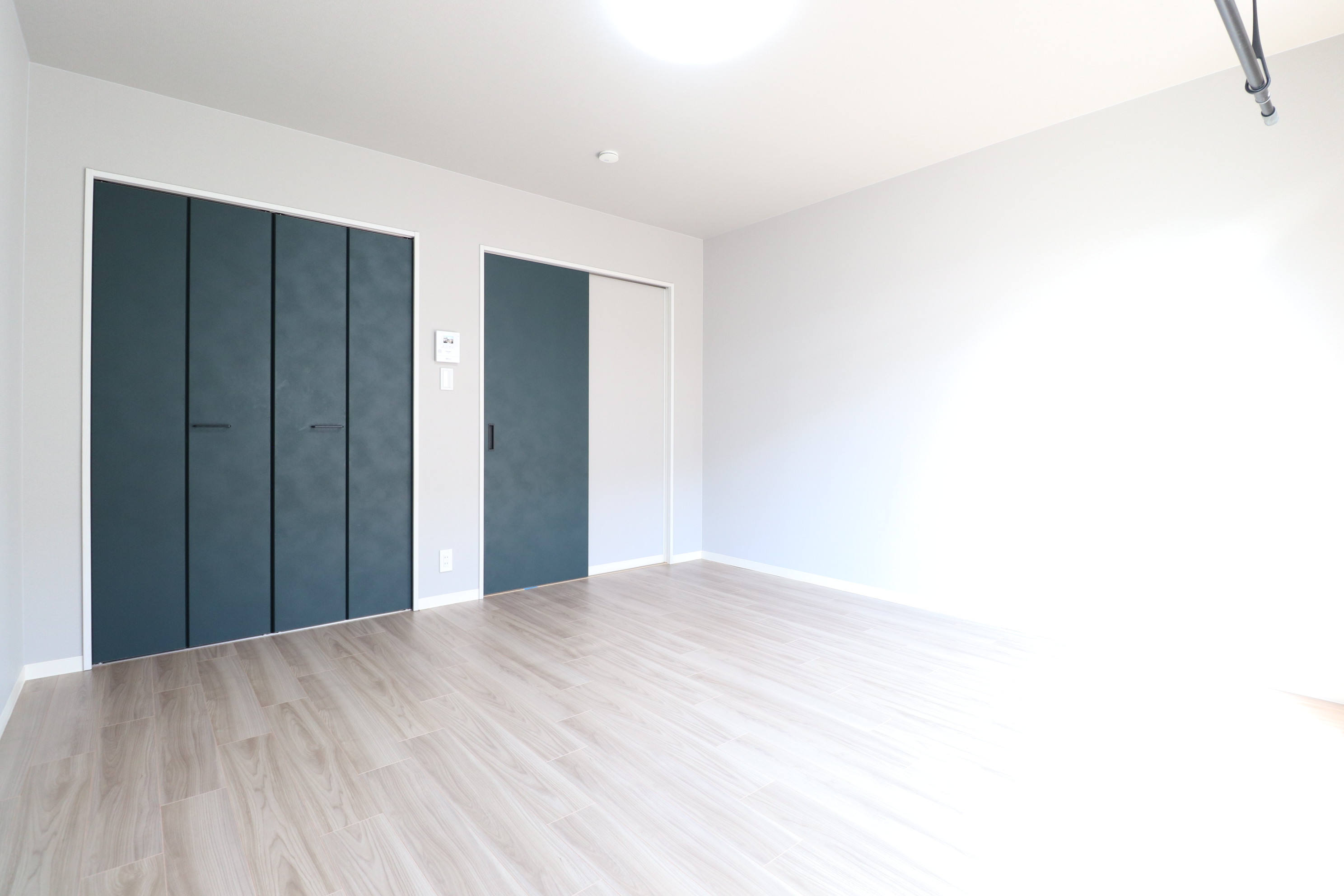 居室・リビング　深緑色がとっても癒される9帖のお部屋♪